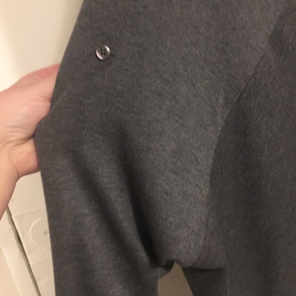 Very cool design sweater - Picture 2 of 3